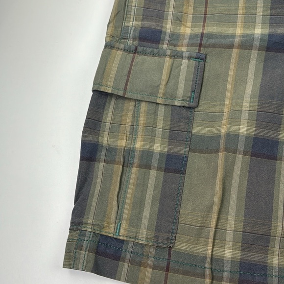 Eddie Bauer Men's green plaid outdoor hiking casual cargo shorts - Picture 7 of 12